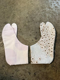 TABI SOCKS 　右：薄桜/左：薄ピンクサークル　アシンメトリー