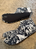 TABI SOCKS グレーブラック幾何学