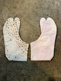 TABI SOCKS 　右：薄ピンクサークル/ 左：薄桜　アシンメトリー